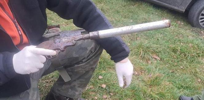Tajemnicze znalezisko we włocławskim lesie. To broń palna