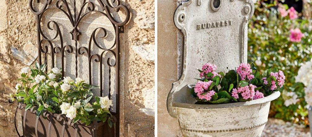 Donice na balkon. Kwiaty w koszu wiklinowym