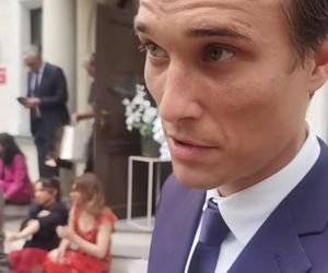 	M jak miłość nowy sezon po wakacjach. Olek (Maurycy Popiel) na planie na ślubie Kamy i Marcina