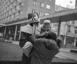 Mikołaj w pasażu za Domami Towarowymi Centrum - 1976 r.