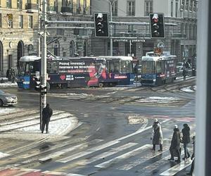 Seria stłuczek i awarii we Wrocławiu. Trudny dzień dla pasażerów MPK. Co będzie przy większych mrozach? 