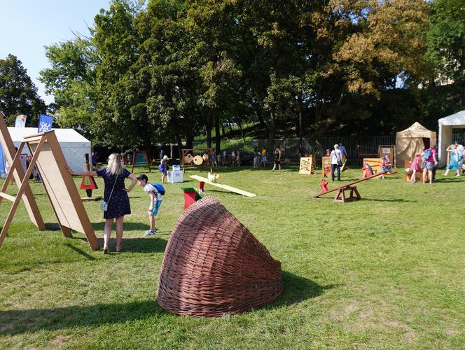 Ostatni dzień festiwalu Re:tradycja - Jarmark Jagielloński 2024. Odwiedziliśmy Błonia pod zamkiem i stoiska wystawców