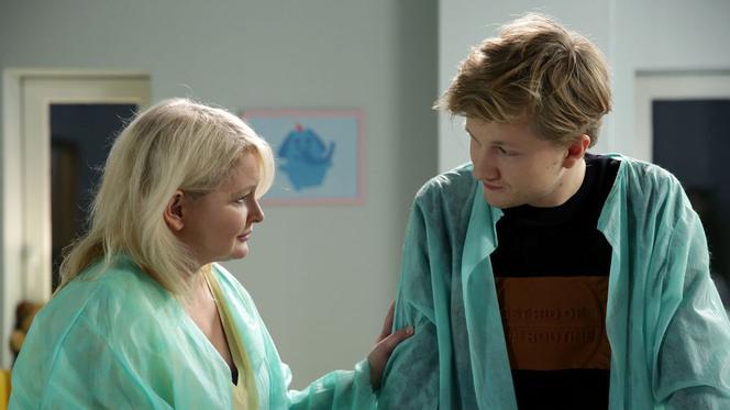 M jak miłość odc. 1500. Marta (Dominika Ostałowska), Łukasz (Jakub Józefowicz)