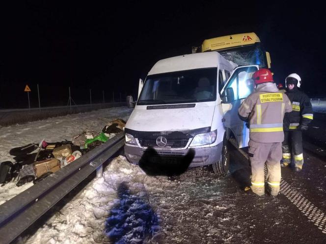 Zambrów. Tragiczny wypadek na S8. Dwie osoby nie żyją. 5 jest rannych Na busa najechała ciężarówka