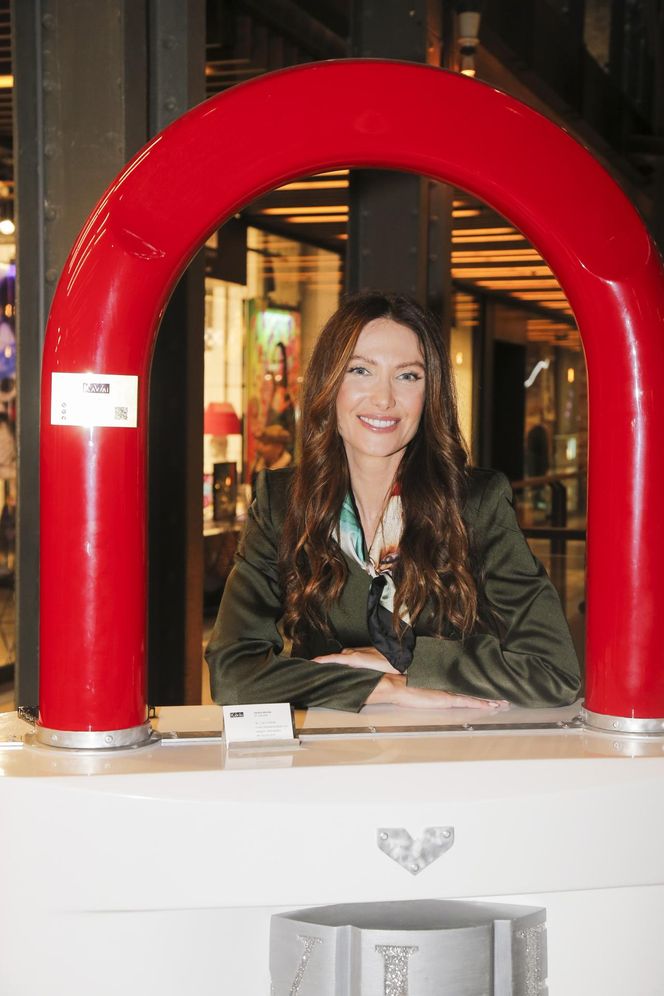 Kim jest Karolina Woźniak? Partnerka Tomasza Iwana to prawdziwa pięknosć. Jak poradziła sobie w "Afryka Express"?