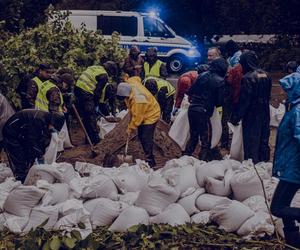 Wojsko Polskie pomaga ewakuować ludność z podtopionych terenów