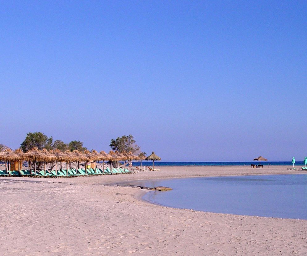 To najpiękniejsza plaża na świecie. Jak z Łodzi dotrzeć na wyspę Elafonisi?