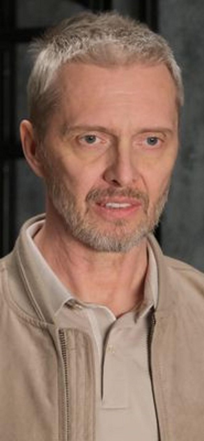 M jak miłość, odcinek 1874. Adam Brzeziński (Grzegorz Kowalczyk)