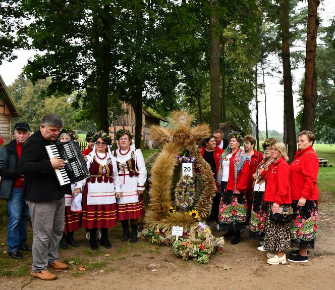 Dożynki wojewódzkie w Olsztynku 2024. Tłumy na wydarzeniu. „To był trudny rok” [ZDJĘCIA]