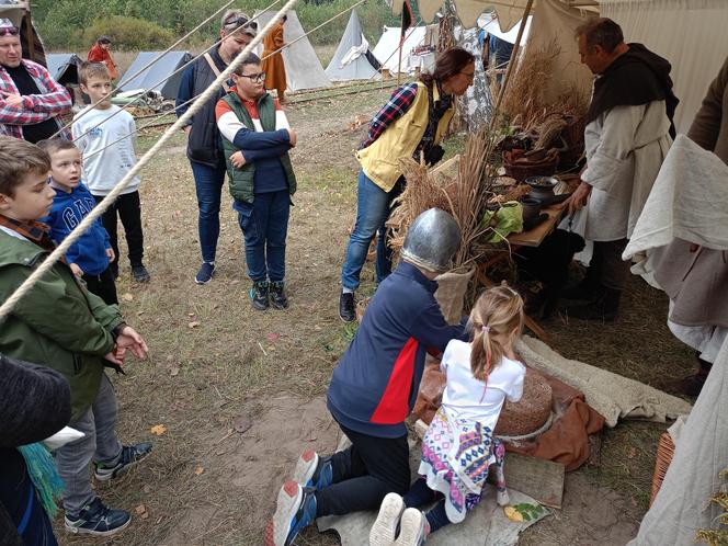 Odbywający się w Mrozach Festyn Archeologiczny to wydarzenie, które z roku na rok przyciąga coraz więcej umieszkańców regionu i turystów