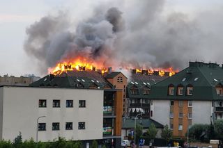 Pożar bloku mieszkalnego w Ząbkach 