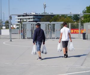 Pożegnianie Murawy na Chorten Arenie. Jagiellonia Białystok rozdaje boisko swoim kibicom