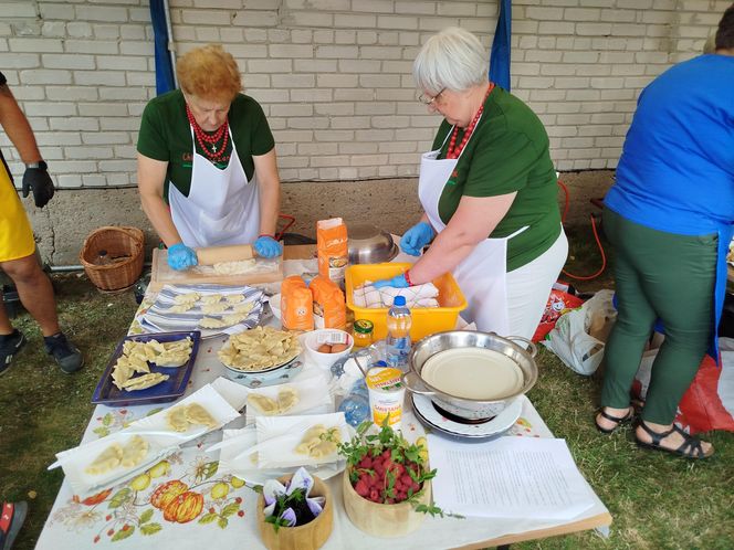 W konkursie na najlepsze pierogi w powiecie Siedleckim w 2025 roku zwyciężył męski zespół KGW „Sami Swoi” z Kotunia! 