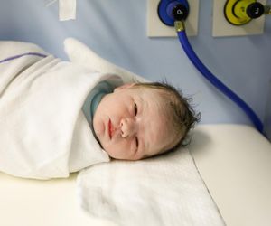 Największe noworodki urodzone siłami natury. Jak półroczniaki!