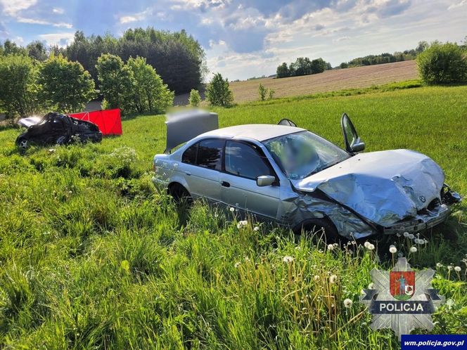 Śmiertelny wypadek pod Morągiem. BMW zmiażdżyło Opla!
