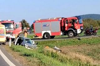 Śmiertelny wypadek na DK5. Toyota wjechała pod autobus. 27-latka nie żyje
