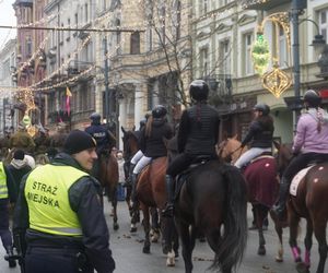 Wielka Szarża w centrum Łodzi. Oddziały konne przeszły przez Piotrkowską