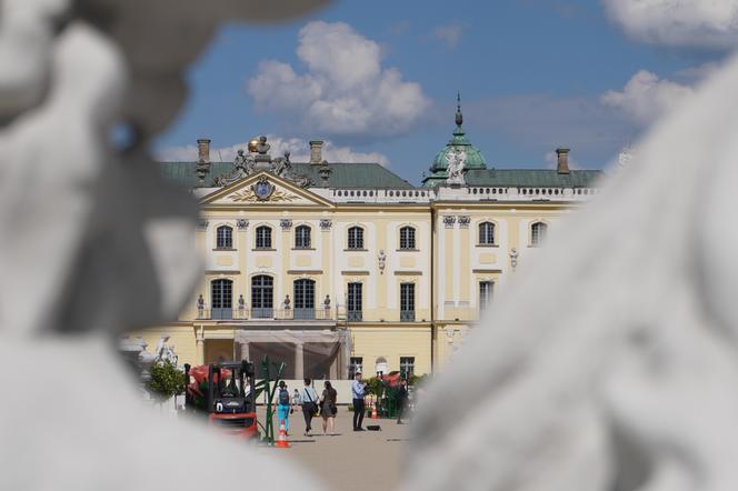 Nowa instalacja artystyczna przy Pałacu Branikich w Białymstoku