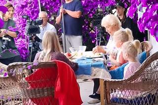 M jak miłość na planie. Barbara (Teresa Lipowska), Lenka (Olga Cybińska), Emilka (Julia Kempka), Zuzia (Marcelina Kempka)