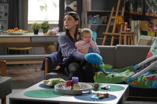 Pierwsza miłość odc. 2829 - opis, streszczenie: Kalina na moment traci Marlenkę z oka,. Dochodzi do wypadku