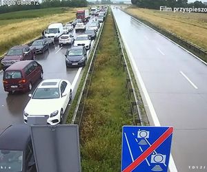Jechali na A4 pod prąd korytarzem życia. Namierzyła ich policja.