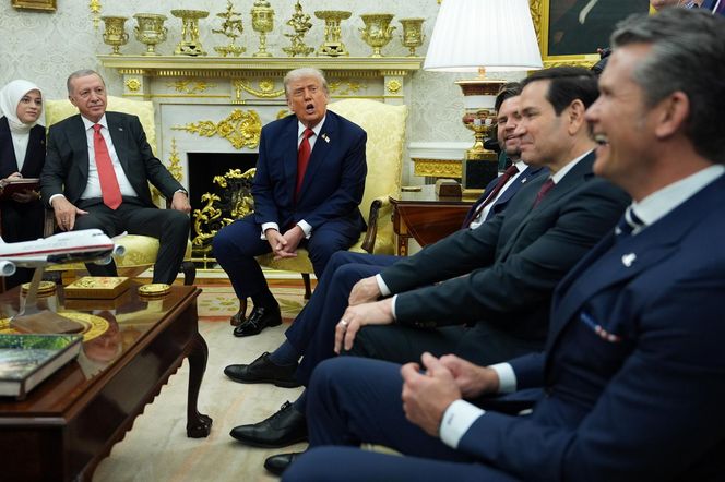 Trump chwali się złotem w Gabinecie Owalnym. "Goście wpadają w zachwyt, najlepszy gabinet w historii"