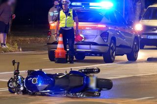 Dramat na Bemowie. Busem wjechał w motocyklistę i uciekł