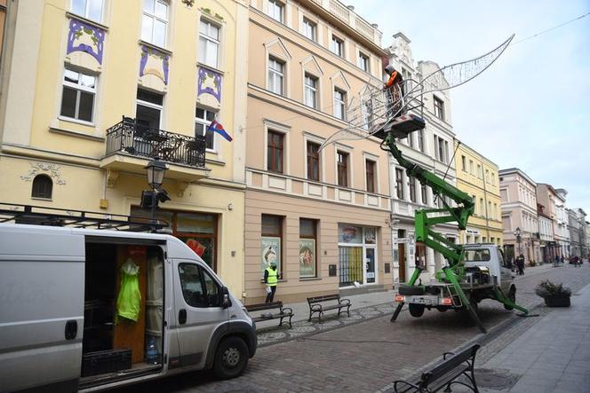 Bydgoszcz szykuje się na święta. Trwa dekorowanie miasta