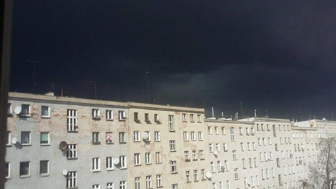 Oberwanie chmury i wichura spowodowały we Wrocławiu wiele szkód