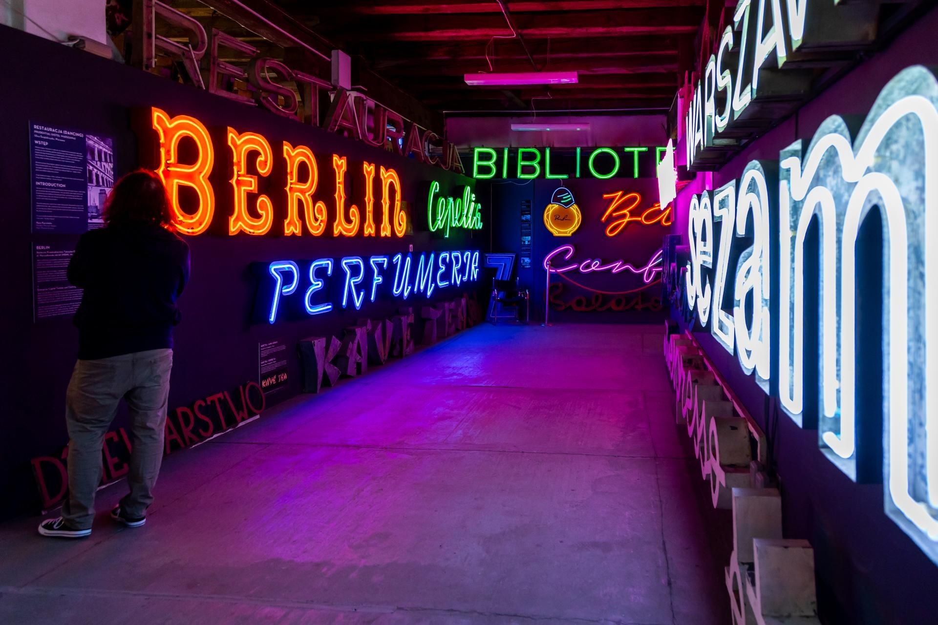 Neony z Muzeum Neonów w Warszawie