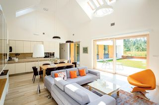 Bryła, plany i wnętrza domu praktycznego