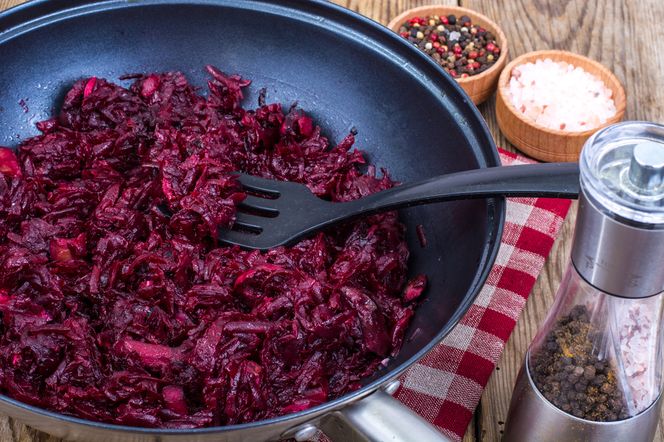 Buraczki zasmażane - przepis na tradycyjne domowe buraczki