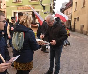 Rolnicy strajkowali częstując tym, co mają najlepsze! Mieszkańcy byli w szoku