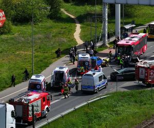 Stargard: 12 poszkodowanych po zderzeniu autobusu z samochodami. WIDEO z monitoringu