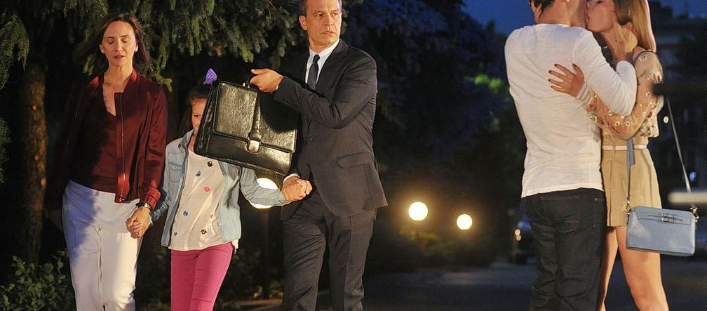 Na dobre i na złe, odcinek 714.  Michał Wilczewski (Mateusz Janicki), Kasia Smuda (Ilona Ostrowska), Matylda (Amelia Czaja), Falkowicz (Michał Żebrowski)