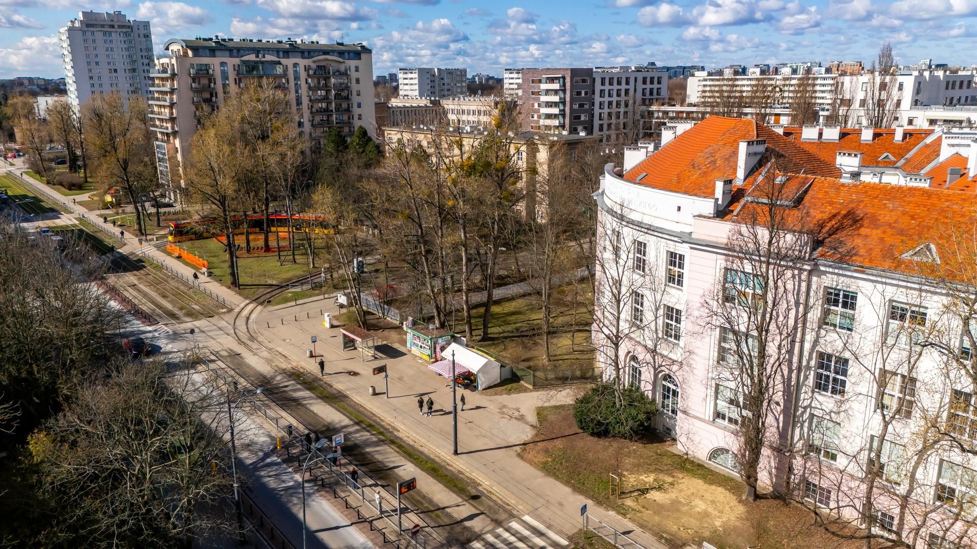 Gmach Szkoły Głównej Gospodarstwa Wiejskiego przy ul. Rakowieckiej 30 w Warszawie