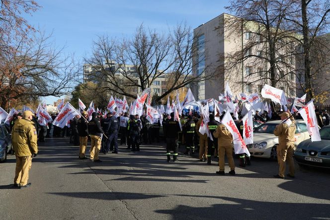 Pikieta służb mundurowych w Warszawie