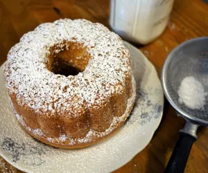 Ten przepis na babkę ucieraną ma ponad 30 lat. Nie ma sobie równych, choć jeden składnik zaskakuje