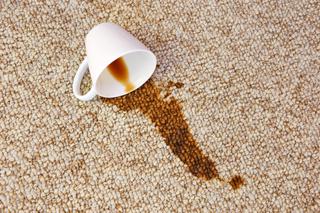 Usuwanie plam: jak usunąć plamę z kawy i herbaty? 