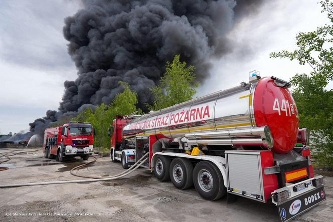 Gigantyczny pożar chemikaliów w Siemianowicach Śląskich. Wdrożono specjalne środki 