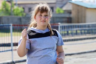 Twoje dziecko ma „grube kości”, masywna sylwetka w waszej rodzinie to norma? Lekarka rozprawia się z popularnym mitem