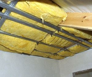 Latem za gorąco, zimą za zimno. Jak poprawić komfort cieplny na poddaszu?