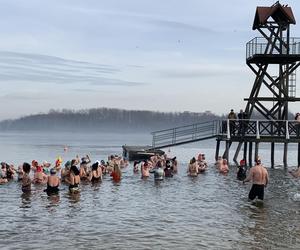 Sylwestrowe morsowanie na Pogorii w Dąbrowie Górniczej