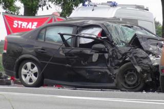 Makabryczny wypadek na DK 60. TIR zmasakrował osobówkę. Jedna osoba nie żyje