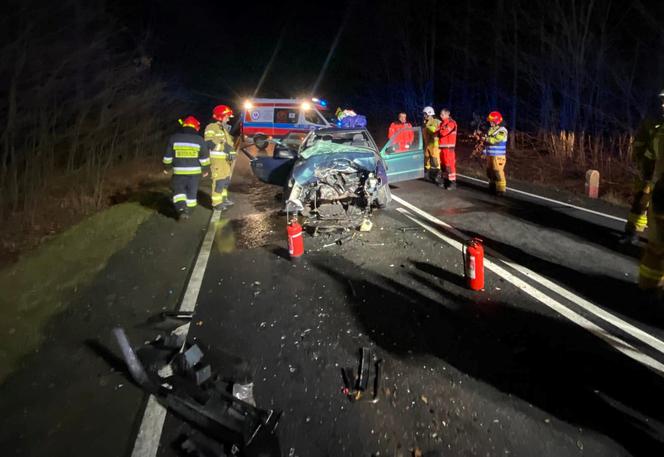 Groźny wypadek pod Gorzowem. Skoda wbiła się w ciągnik leśny