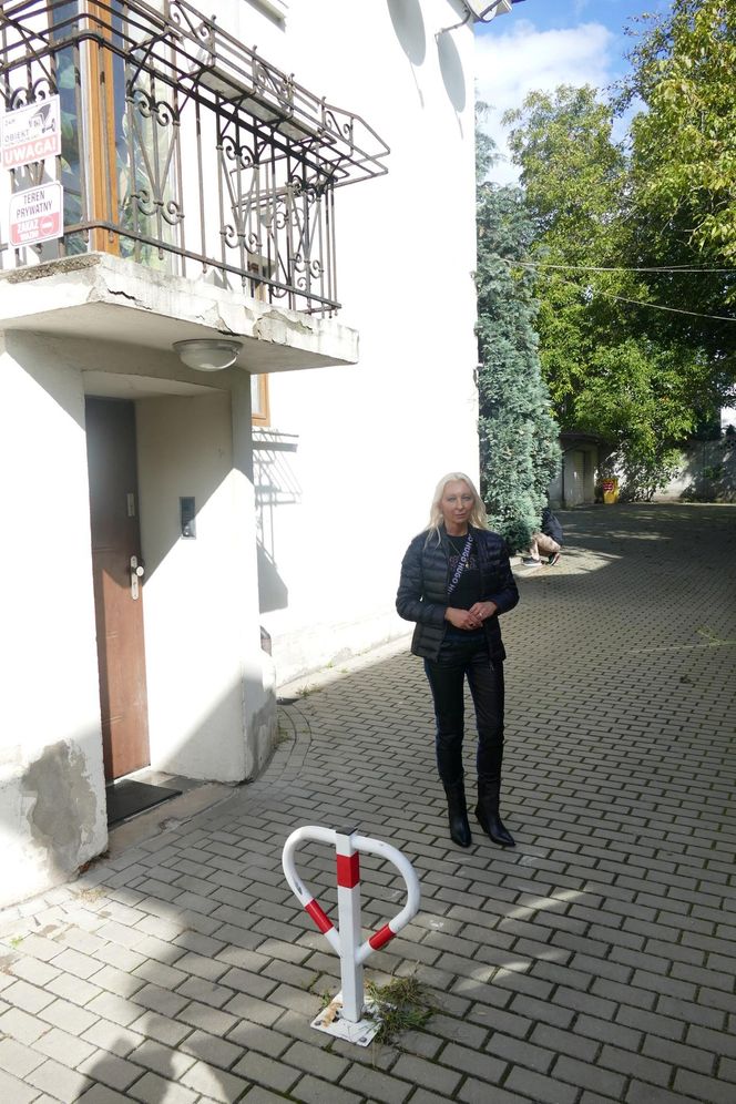 Bandzior napadł panią Natalię i zaczął ją dusić. Kobieta pogoniła drania