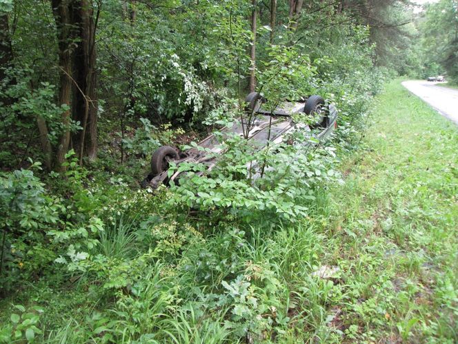 O krok od tragedii na Mazowszu. Roman wypadł z drogi, bo fotografował chmurę w kształcie UFO