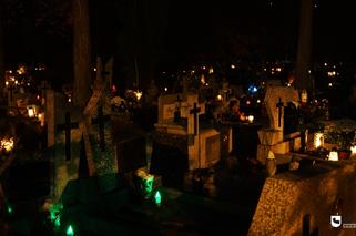 Warmińsko-mazurskie cmentarze rozświetlone tysiącami zniczy [GALERIA]