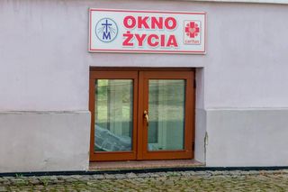 Niemowlę w warszawskim oknie życia. To chłopiec, siostry zakonne znalazły go w sobotni wieczór