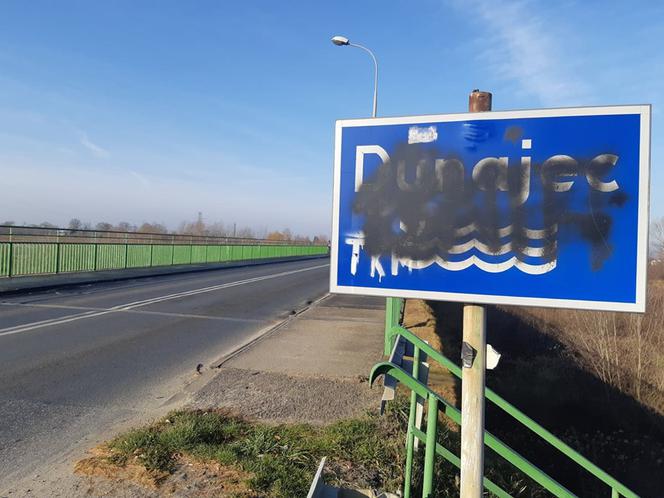 Stan zamkniętego mostu w Ostrowie był TRAGICZNY. Świadczą o tym zdjęcia